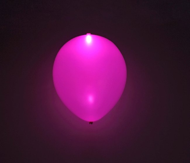 GLOBO LATEX CON LED ROSA *DESCUENTO NO ACUMULABLE