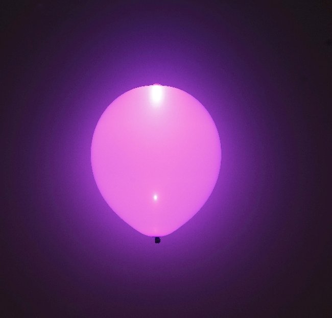 GLOBO LATEX CON LED LILA *DESCUENTO NO ACUMULABLE